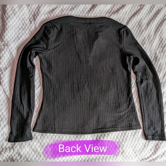 Size small, black waffle weave style V neck lightweight t shirt, EUC - Picture 8 of 9